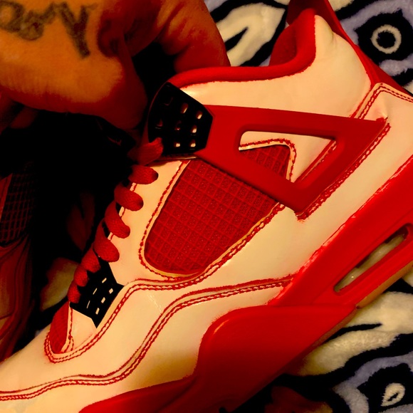 Fire red and summit white Jordan 4 size 10.5 - Picture 4 of 7